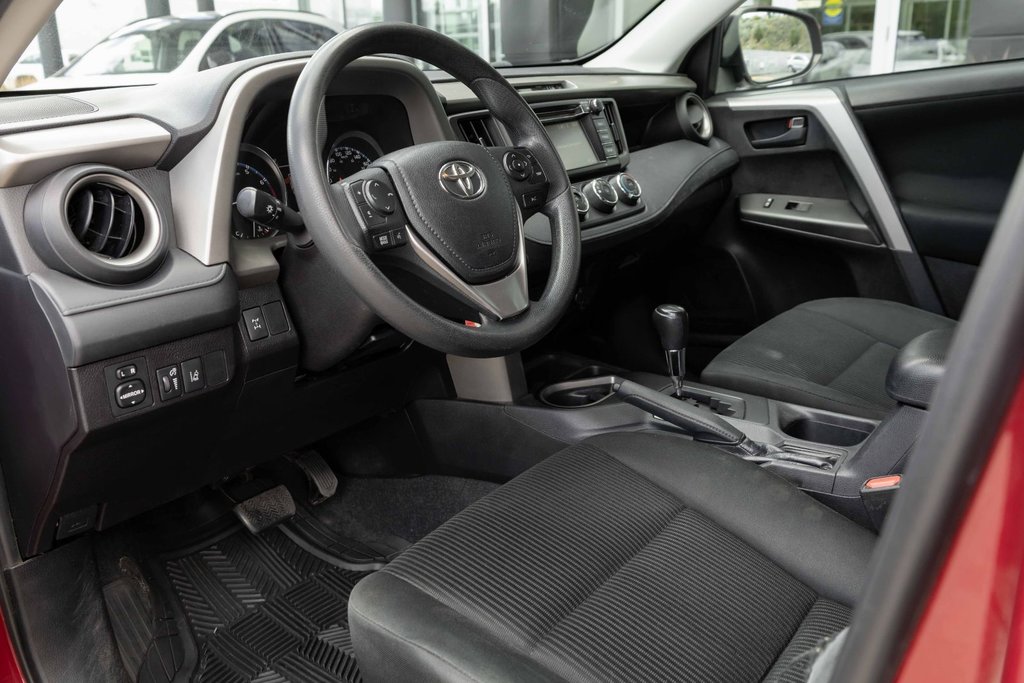2018 Toyota RAV4 AWD LE in Kamloops, British Columbia - 8 - w1024h768px