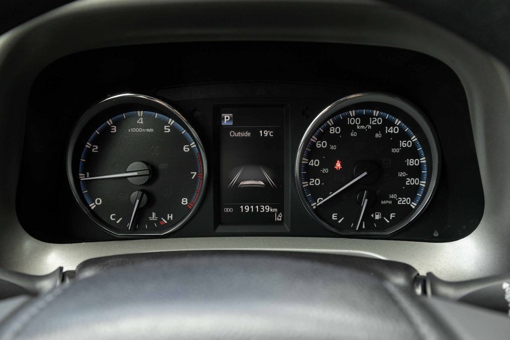2018 Toyota RAV4 AWD LE in Kamloops, British Columbia - 12 - w1024h768px