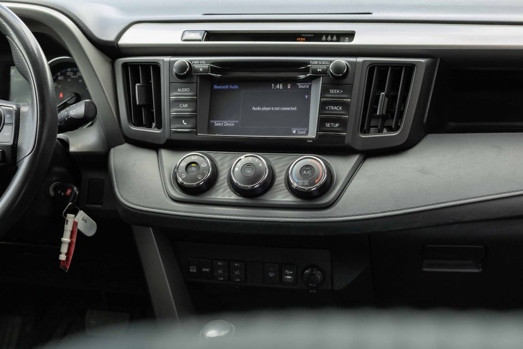 2018 Toyota RAV4 AWD LE in Kamloops, British Columbia - 13 - w1024h768px