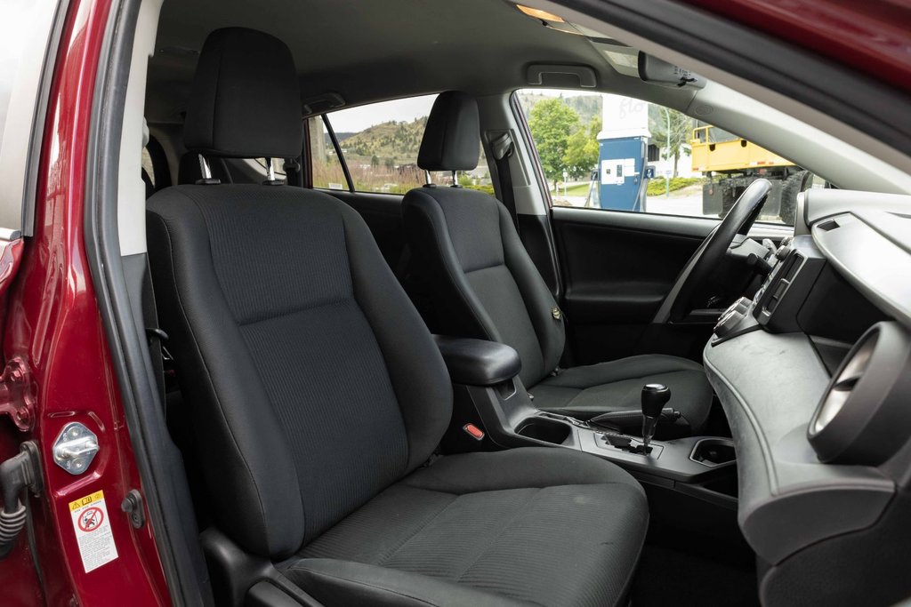 2018 Toyota RAV4 AWD LE in Kamloops, British Columbia - 9 - w1024h768px
