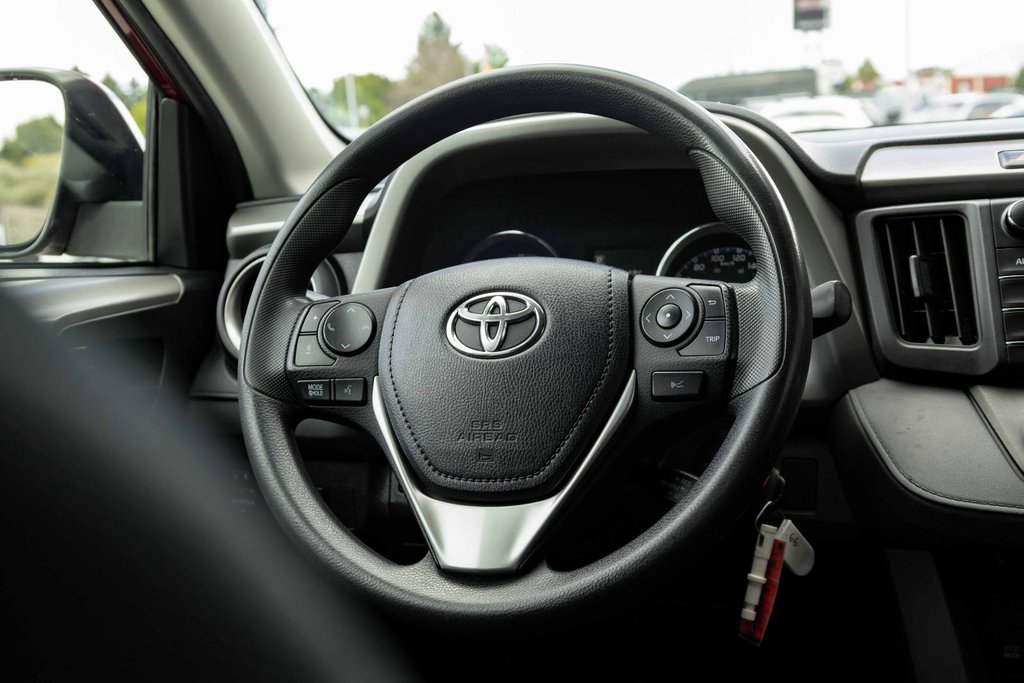 2018 Toyota RAV4 AWD LE in Kamloops, British Columbia - 11 - w1024h768px