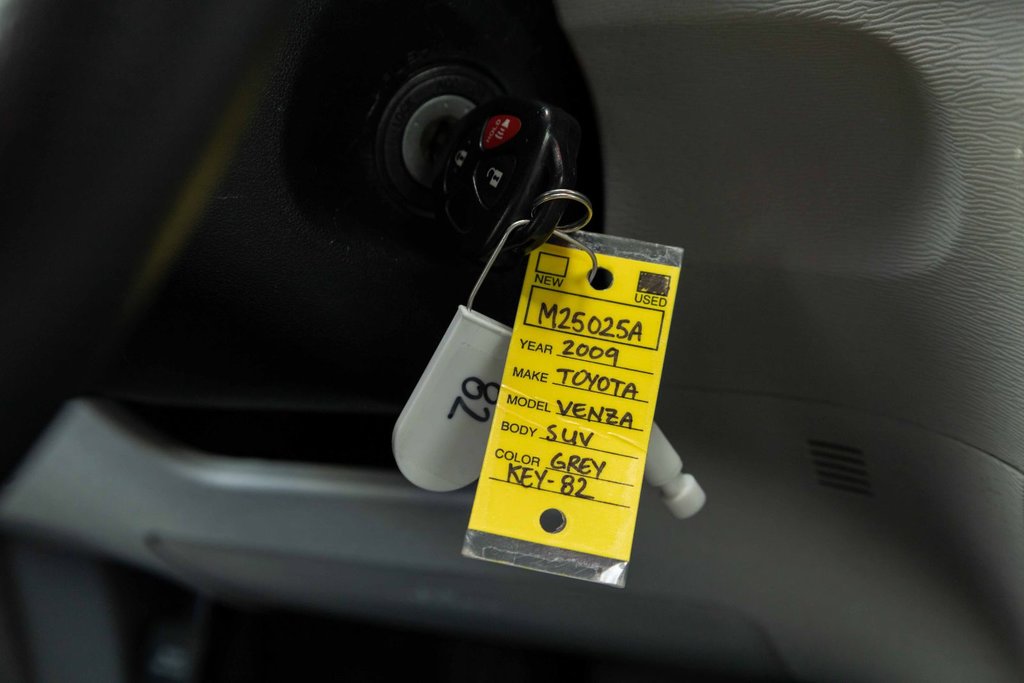 2009 Toyota Venza FWD V6 in Kamloops, British Columbia - 16 - w1024h768px