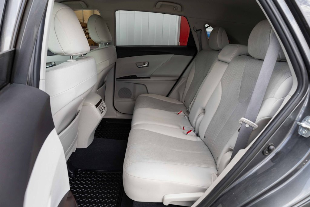 2009 Toyota Venza FWD V6 in Kamloops, British Columbia - 15 - w1024h768px