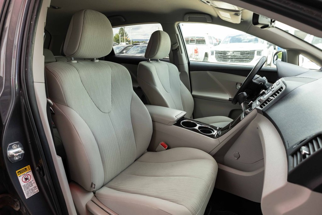 2009 Toyota Venza FWD V6 in Kamloops, British Columbia - 9 - w1024h768px