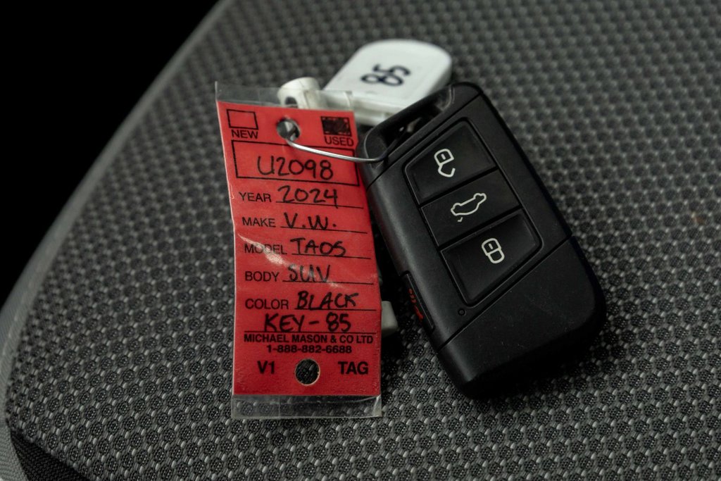 2024 Volkswagen Taos Trendline FWD in Kamloops, British Columbia - 18 - w1024h768px