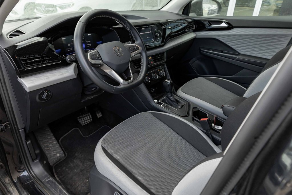 2024 Volkswagen Taos Trendline FWD in Kamloops, British Columbia - 8 - w1024h768px