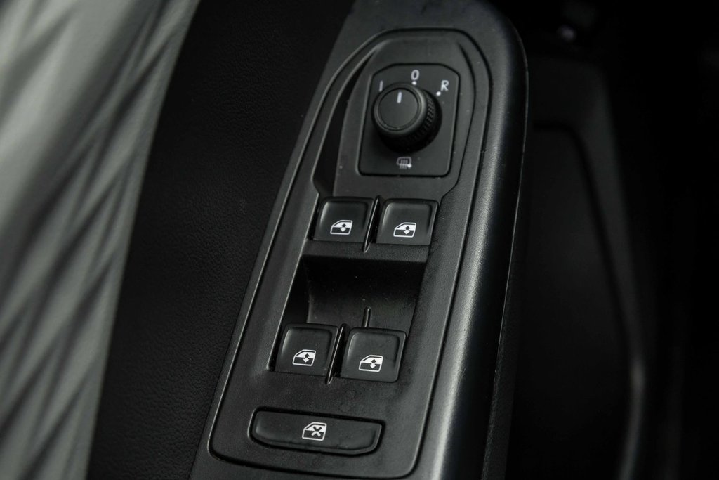 2024 Volkswagen Taos Trendline FWD in Kamloops, British Columbia - 10 - w1024h768px