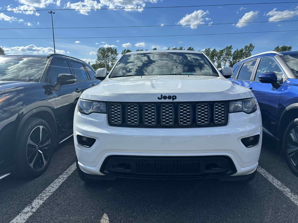 2022 Jeep GRAND CHEROKEE WK in Quebec, Quebec - 2 - w1024h768px