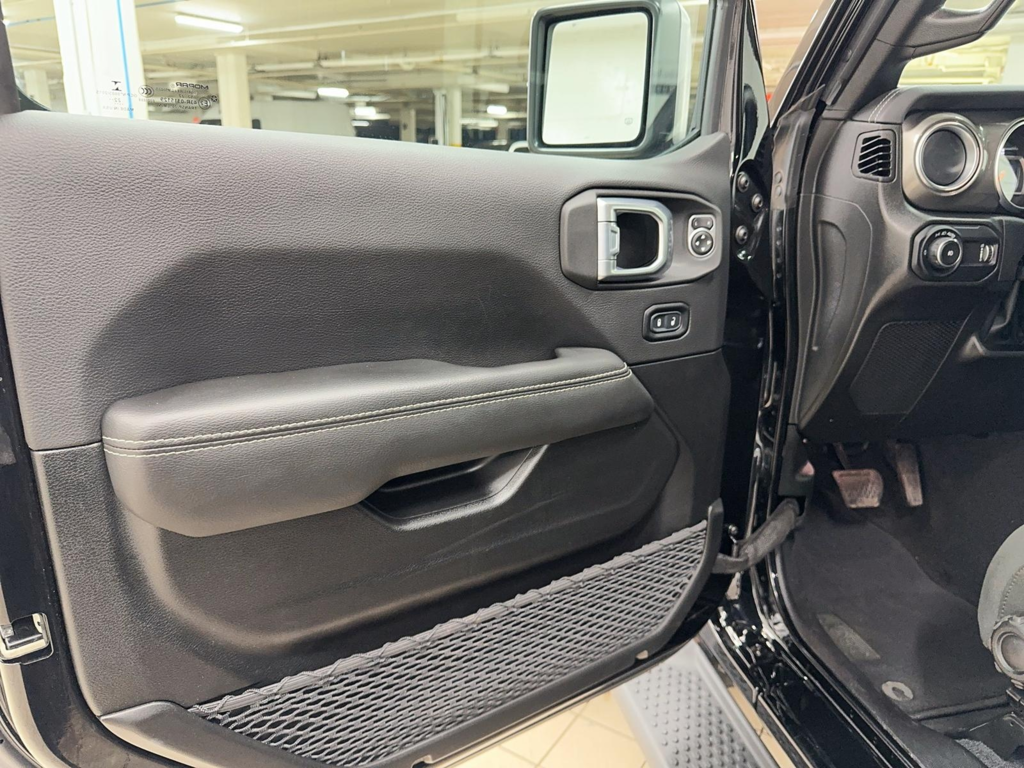 2023 Jeep Wrangler in Quebec, Quebec - 8 - w1024h768px