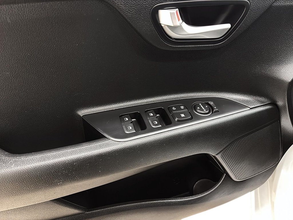 Kia Rio 5-door  2022 à Québec, Québec - 9 - w1024h768px