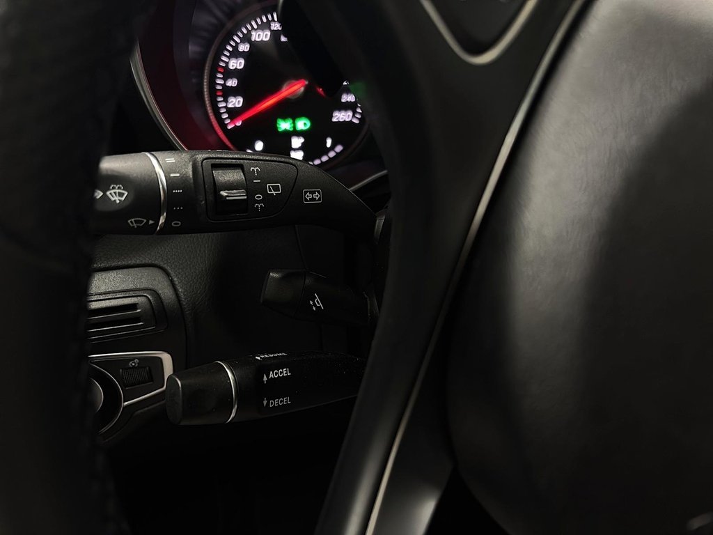 2017 Mercedes-Benz GLC in Quebec, Quebec - 6 - w1024h768px