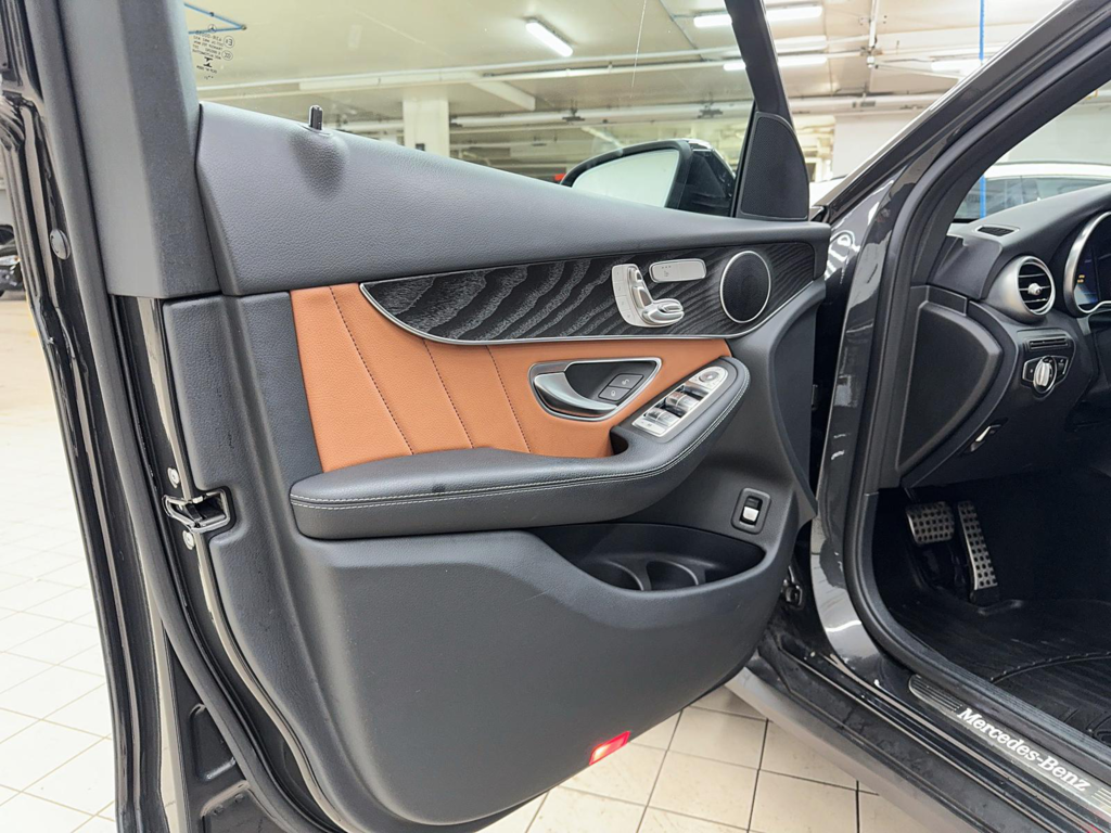 2021 Mercedes-Benz GLC in Quebec, Quebec - 8 - w1024h768px