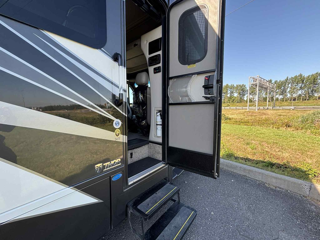 2020 Mercedes-Benz Sprinter Cab Chassis in Quebec, Quebec - 9 - w1024h768px
