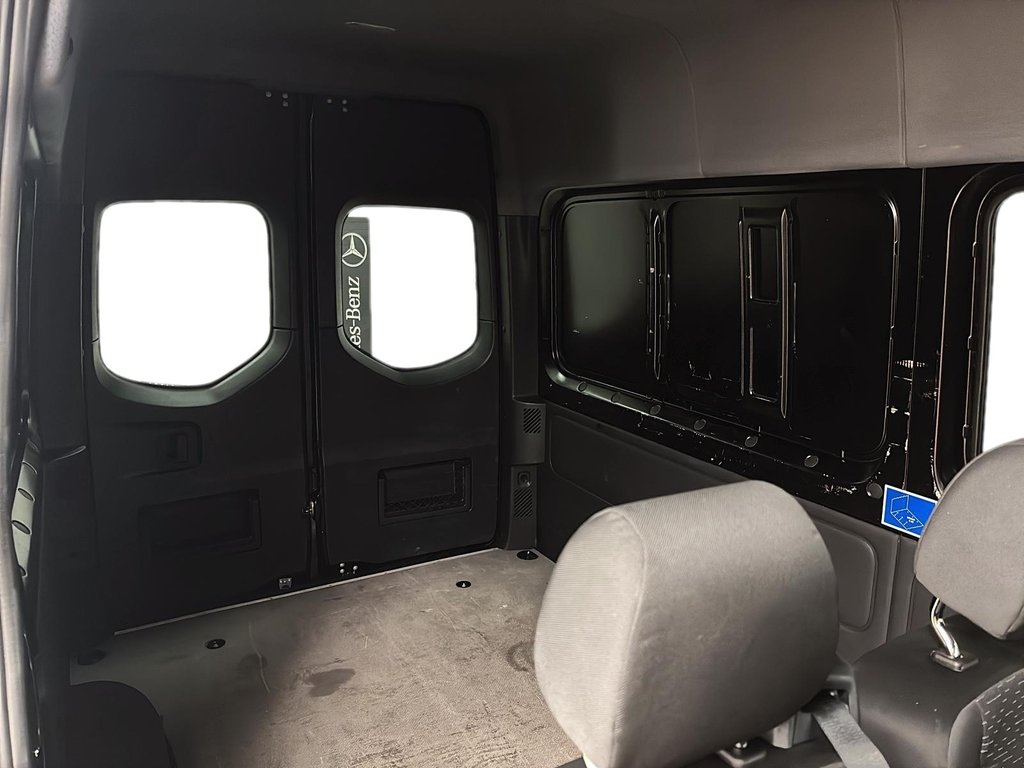 2020 Mercedes-Benz Sprinter Cargo Van in Quebec, Quebec - 9 - w1024h768px