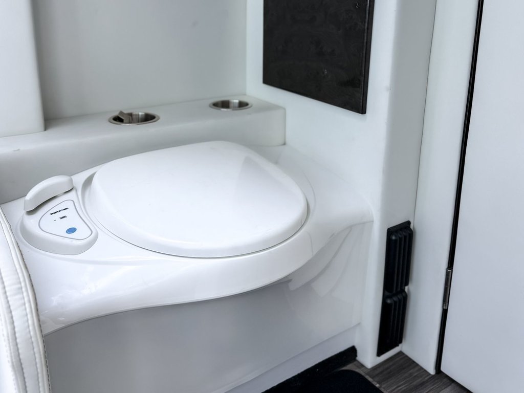 2021 Mercedes-Benz Sprinter 4x4 3500XD Cargo in Quebec, Quebec - 5 - w1024h768px