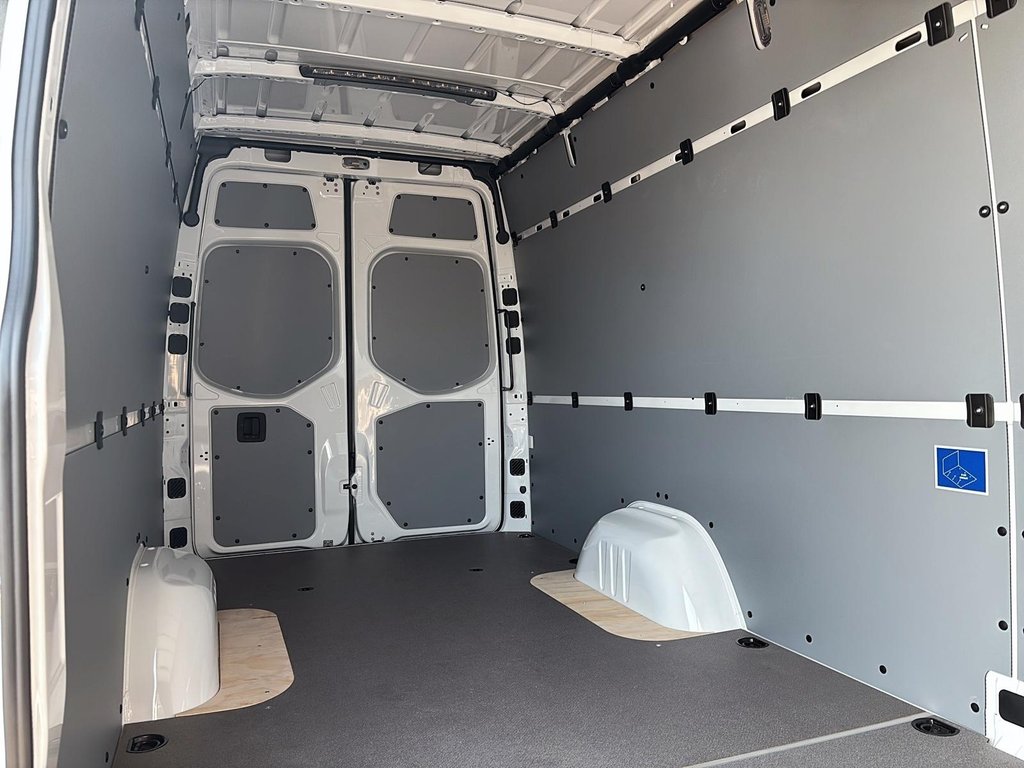 Mercedes-Benz Sprinter Cargo Van  2024 à Québec, Québec - 11 - w1024h768px