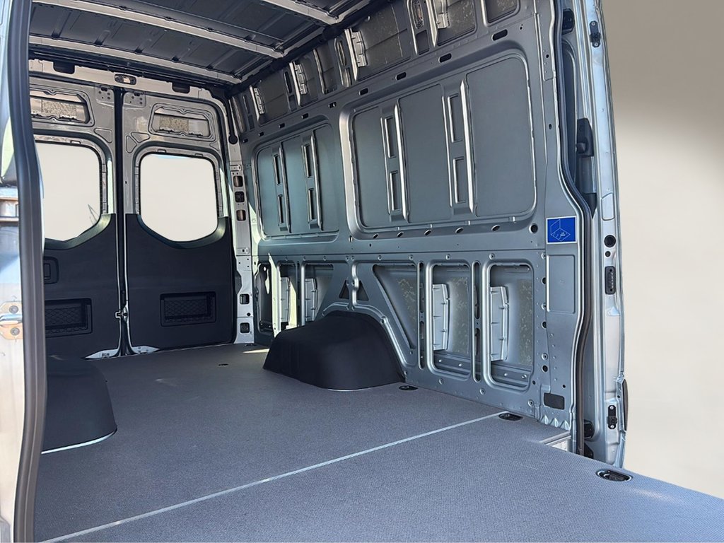 2025 Mercedes-Benz Sprinter Cargo Van in Quebec, Quebec - 8 - w1024h768px