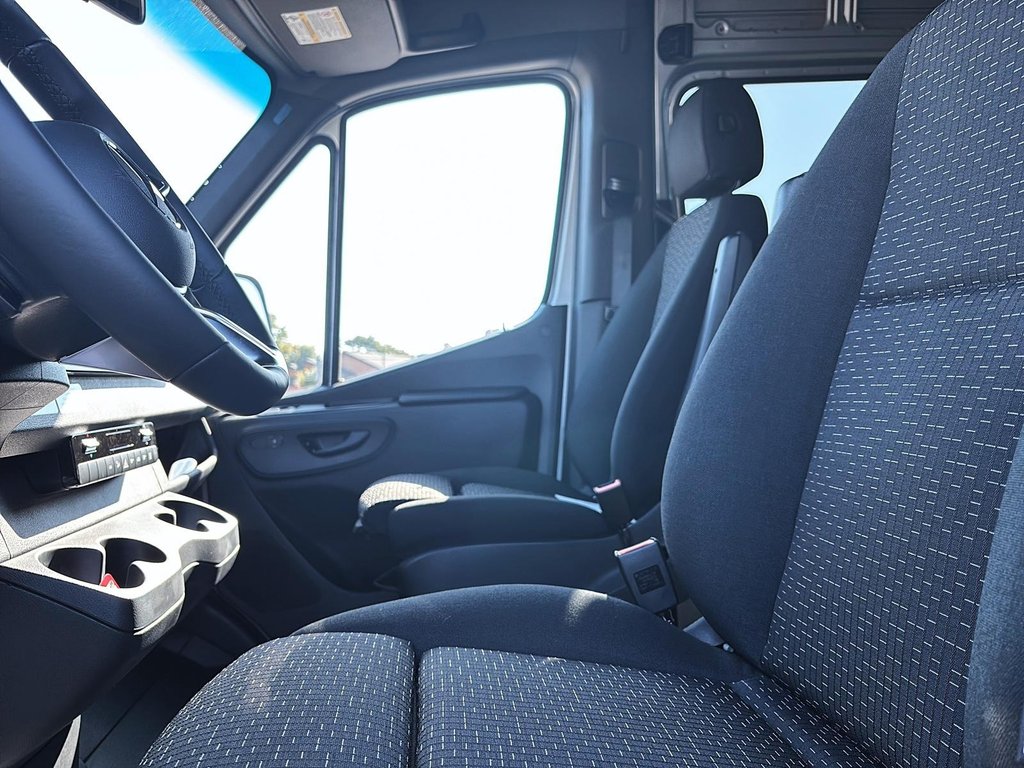 2025 Mercedes-Benz Sprinter Cargo Van in Quebec, Quebec - 11 - w1024h768px