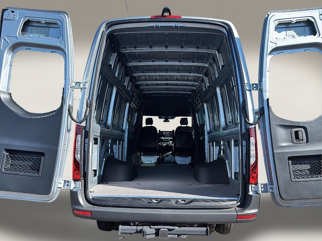 2025 Mercedes-Benz Sprinter Cargo Van in Quebec, Quebec - 9 - w1024h768px