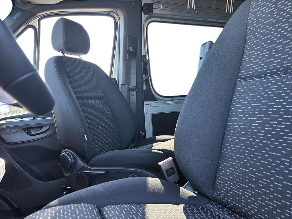 2025 Mercedes-Benz Sprinter Cargo Van in Quebec, Quebec - 13 - w1024h768px