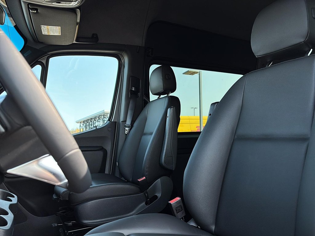 2025 Mercedes-Benz Sprinter Passenger Van in Quebec, Quebec - 8 - w1024h768px