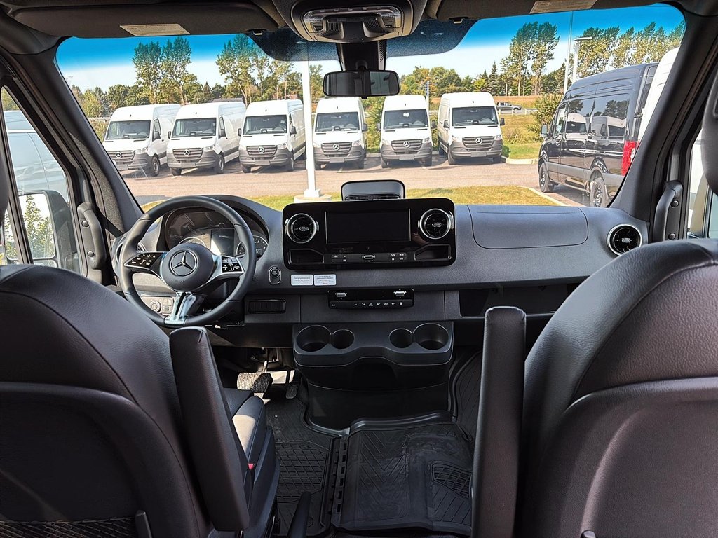 2025 Mercedes-Benz Sprinter Passenger Van in Quebec, Quebec - 16 - w1024h768px