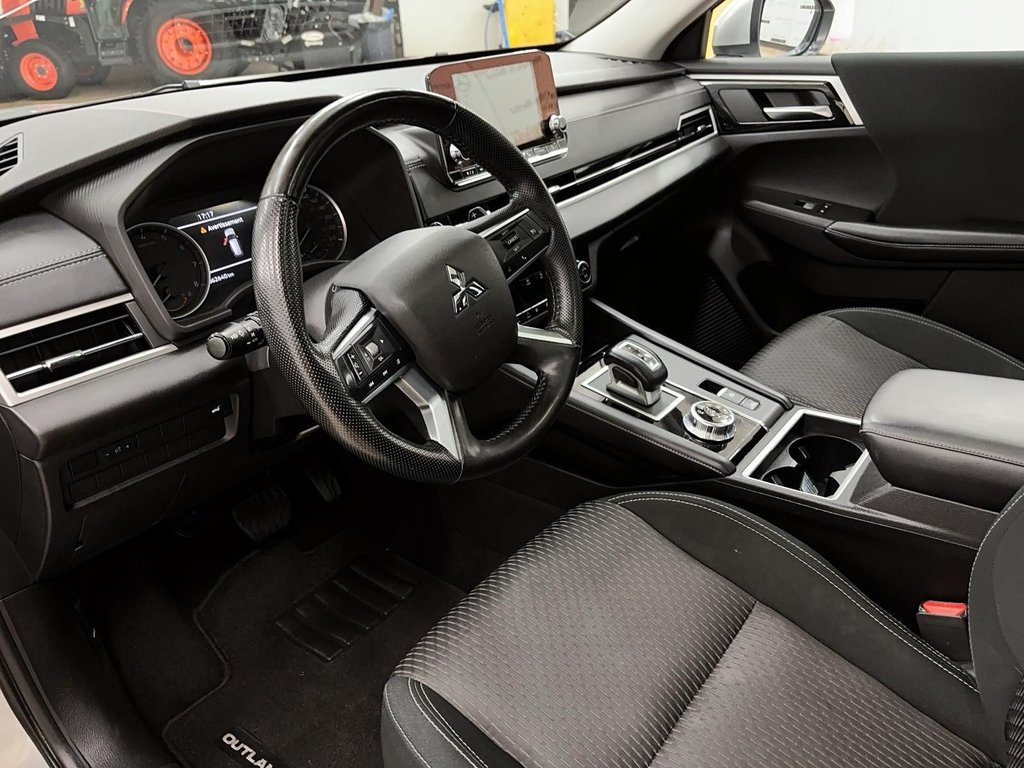 2022 Mitsubishi Outlander in Quebec, Quebec - 15 - w1024h768px