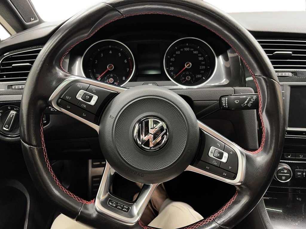 2017 Volkswagen Golf GTI in Quebec, Quebec - 12 - w1024h768px