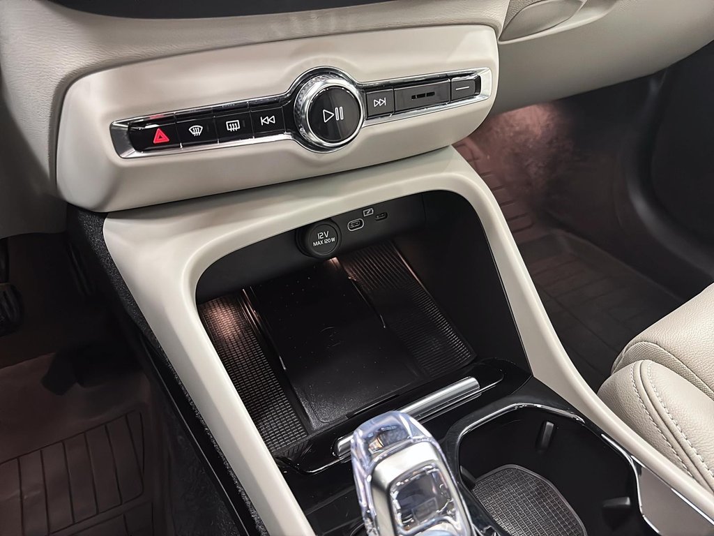 Volvo XC40  2023 à Québec, Québec - 13 - w1024h768px