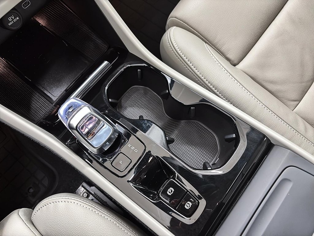 Volvo XC40  2023 à Québec, Québec - 14 - w1024h768px