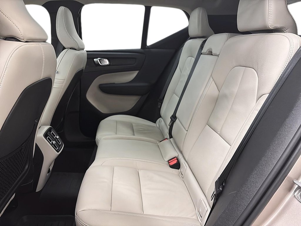 Volvo XC40  2023 à Québec, Québec - 7 - w1024h768px