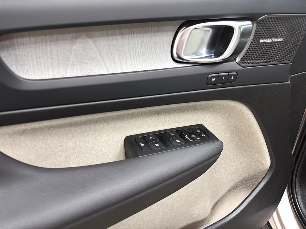 Volvo XC40  2023 à Québec, Québec - 8 - w1024h768px