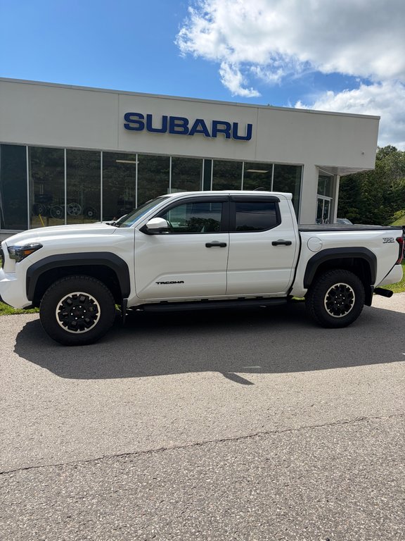 2025 Toyota Tacoma SR5/TRD DOUBLE CAB in Minden, Ontario - 1 - w1024h768px