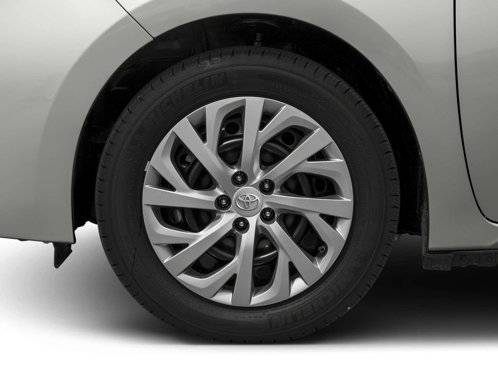 2018 Toyota Corolla LE in Saint John, New Brunswick - 7 - w1024h768px