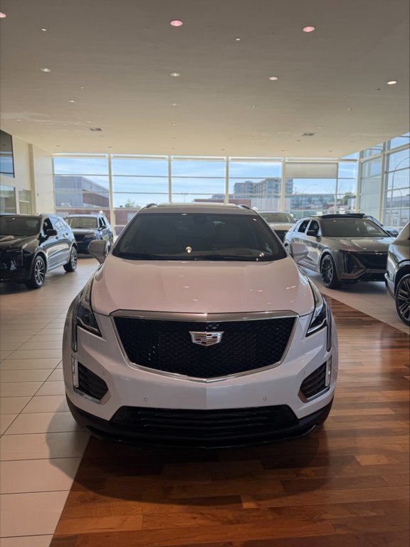 Cadillac XT5  2024 à Montréal, Québec - 1 - w1024h768px