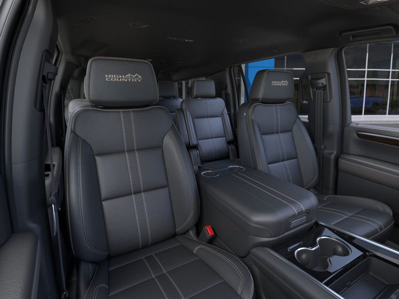 2025 Chevrolet Suburban in Montreal, Quebec - 6 - w1024h768px
