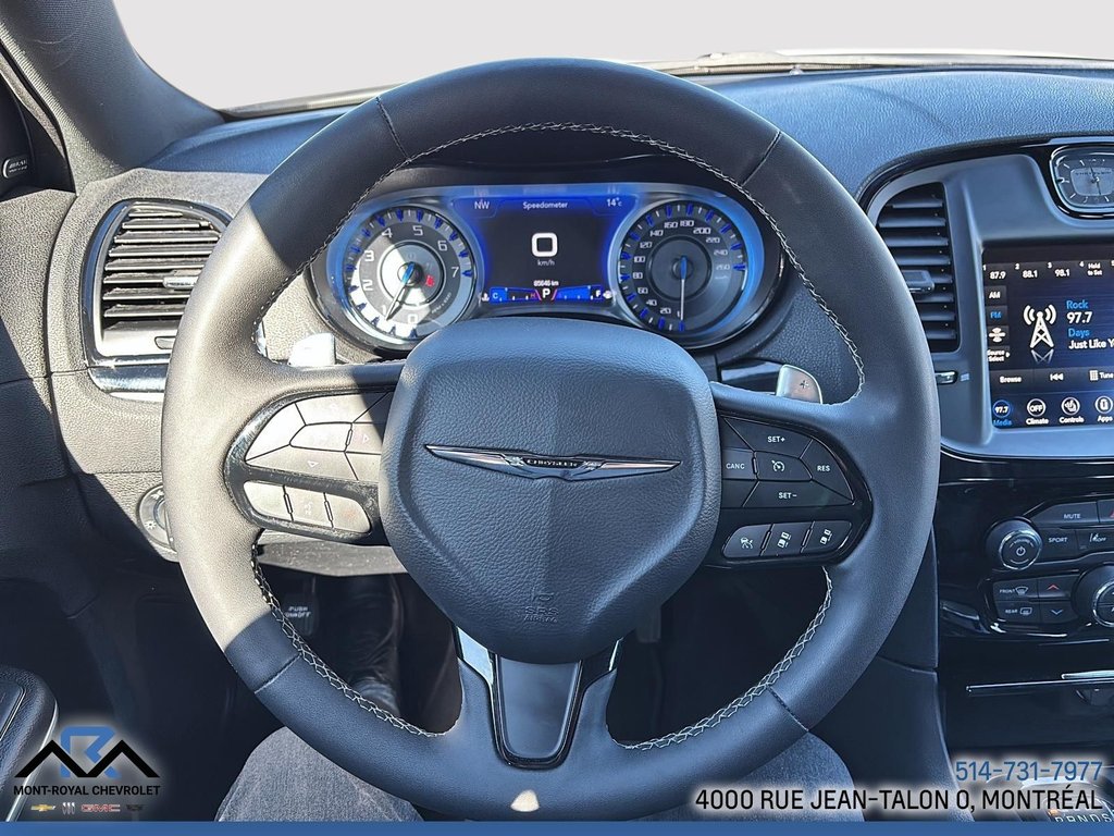 2023 Chrysler 300 in Montreal, Quebec - 22 - w1024h768px