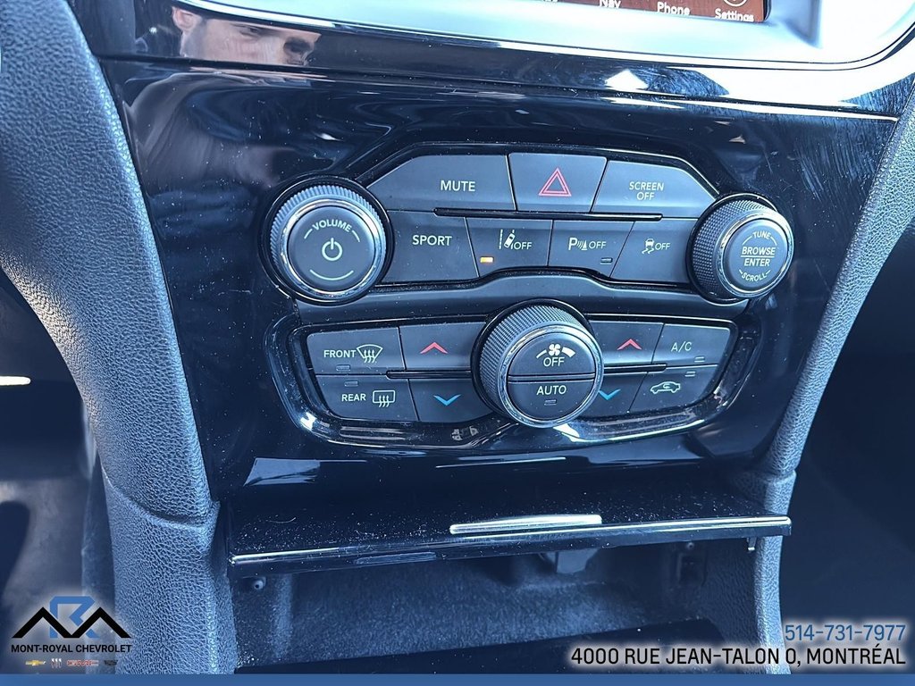 2023 Chrysler 300 in Montreal, Quebec - 24 - w1024h768px