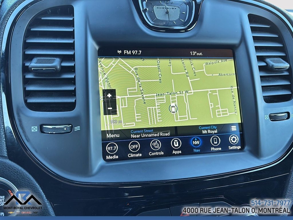 2023 Chrysler 300 in Montreal, Quebec - 29 - w1024h768px