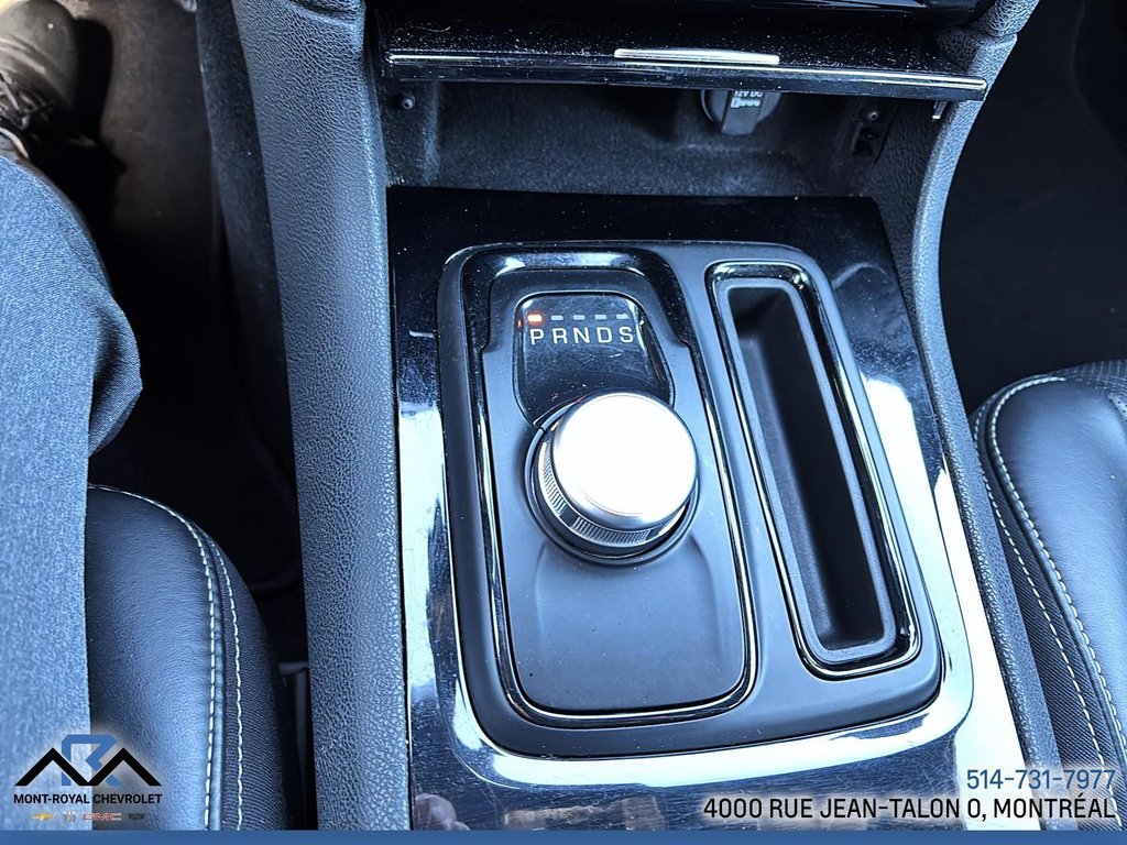 2023 Chrysler 300 in Montreal, Quebec - 25 - w1024h768px