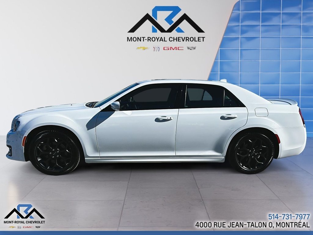 2023 Chrysler 300 in Montreal, Quebec - 9 - w1024h768px