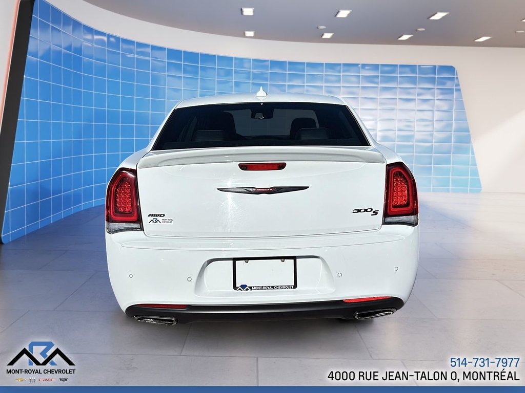 2023 Chrysler 300 in Montreal, Quebec - 5 - w1024h768px