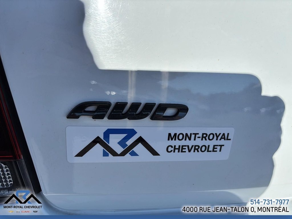 2023 Chrysler 300 in Montreal, Quebec - 26 - w1024h768px