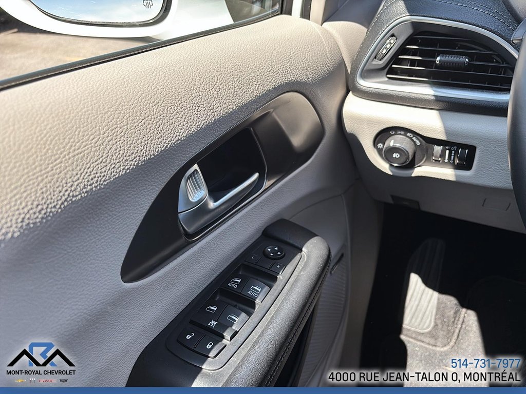 2018 Chrysler Pacifica Hybrid in Montreal, Quebec - 10 - w1024h768px