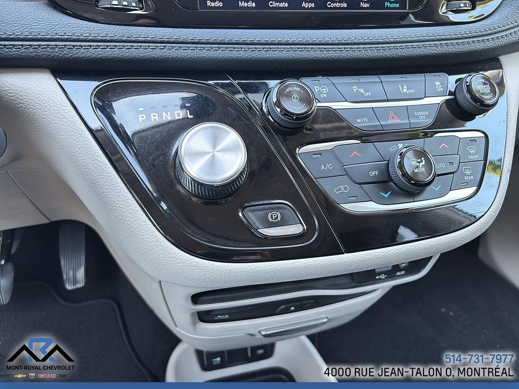 2018 Chrysler Pacifica Hybrid in Montreal, Quebec - 13 - w1024h768px
