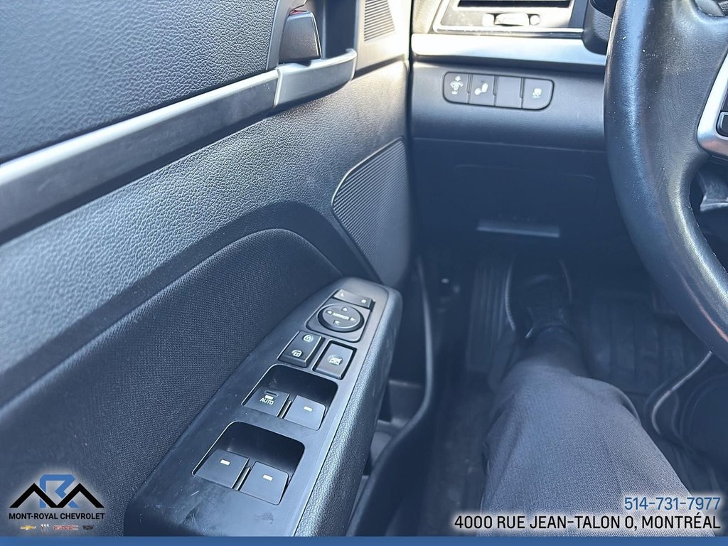 2018 Hyundai Elantra in Montreal, Quebec - 17 - w1024h768px