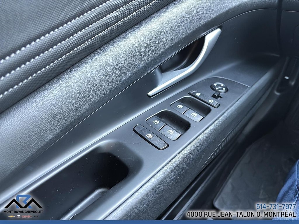 Hyundai Elantra Luxury 2023 à Montréal, Québec - 28 - w1024h768px
