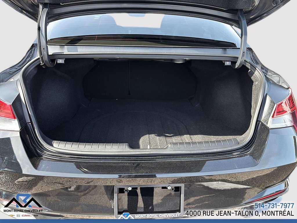 Hyundai Elantra Luxury 2023 à Montréal, Québec - 26 - w1024h768px