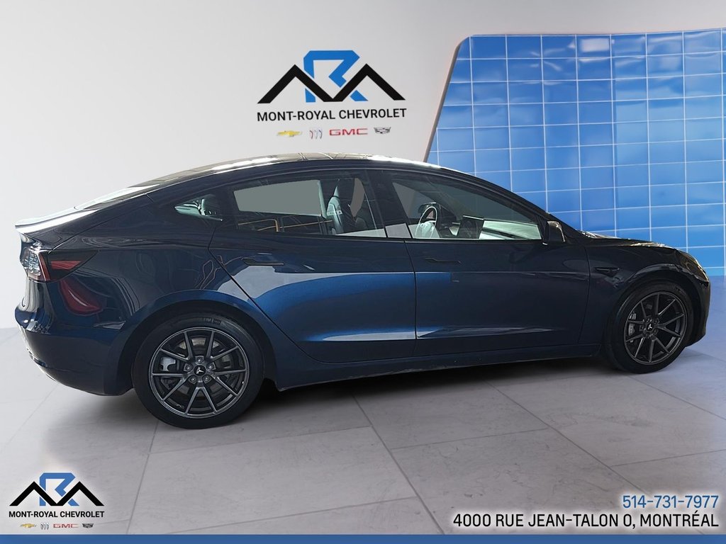 2022 Tesla Model 3 Standard range in Montréal, Quebec - 11 - w1024h768px
