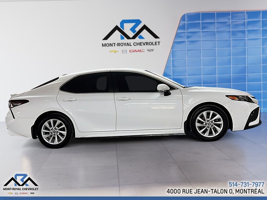 2022 Toyota Camry SE in Montreal, Quebec - 7 - w1024h768px